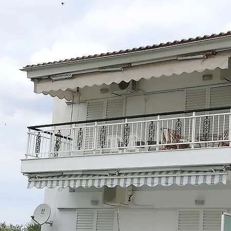 2 Bedroom Flat In Διαμέρισμα Χανιώτη